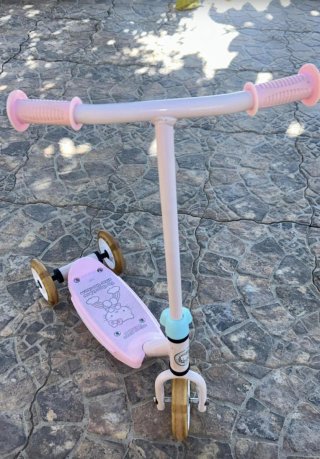 Patinete 3 Ruedas Hello Kitty Rosa