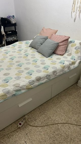 Cama Ikea con colchón incluido