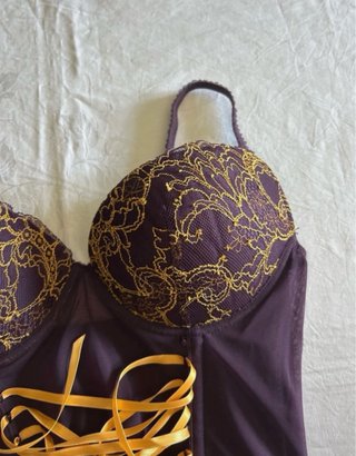 Corsetto vintage pizzo oro e viola whimisigoth