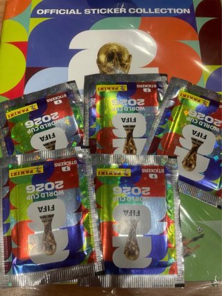 Álbum y 5 sobres Panini FIFA World Cup 2026