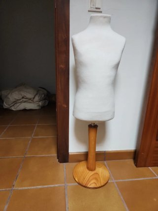 Maniquí de costura blanco