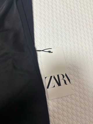 Top Zara Satén Negro Asimétrico Talla S
