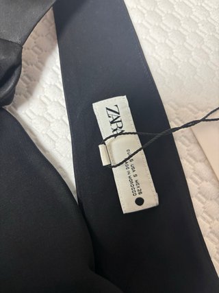 Top Zara Satén Negro Asimétrico Talla S