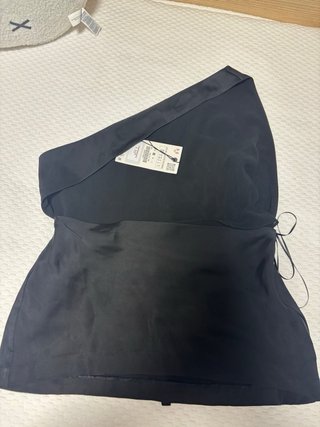 Top Zara Satén Negro Asimétrico Talla S