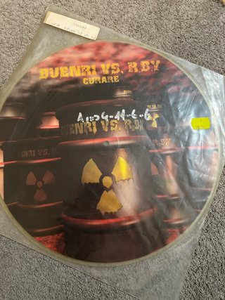 Vinilo Duenri vs. R.B.Y. Curare