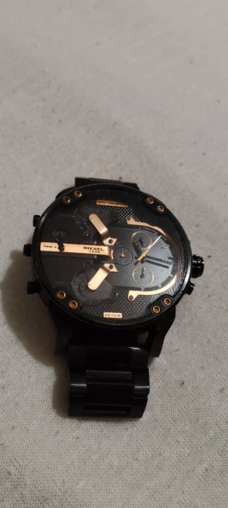 Reloj Diesel Negro y Dorado Original