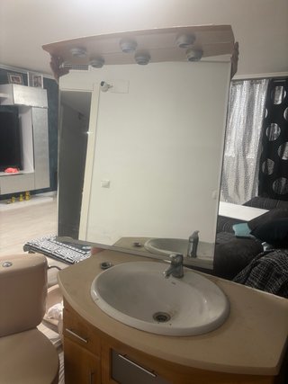 Conjunto de baño: inodoro y bidé con espejo bañera