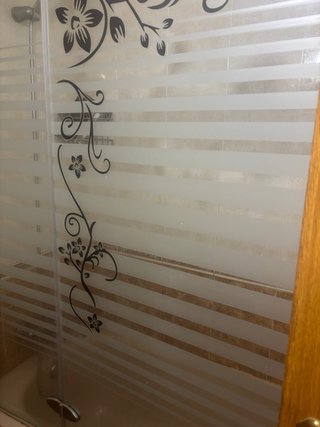Conjunto de baño: inodoro y bidé con espejo bañera