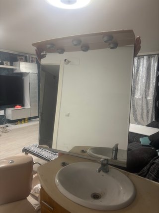 Conjunto de baño: inodoro y bidé con espejo bañera