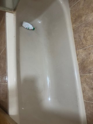 Conjunto de baño: inodoro y bidé con espejo bañera