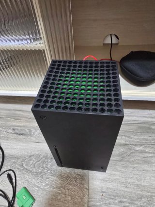 Xbox Series X + 2 Mandos + Base Carga