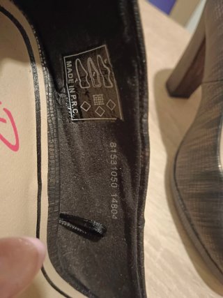 Zapatos de tacón ,negros y dorados talla 38