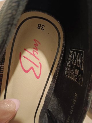 Zapatos de tacón ,negros y dorados talla 38