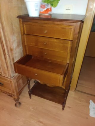 Cajonera de madera.