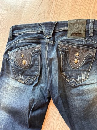Pantalón tejano desgastado