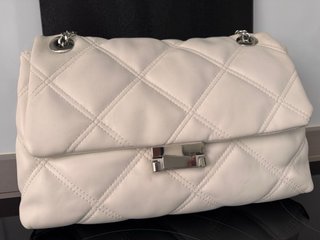 Bolso blanco acolchado Stradivarius