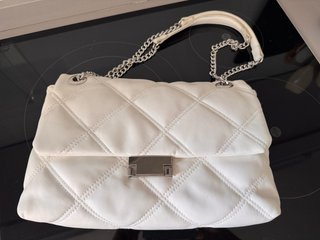 Bolso blanco acolchado Stradivarius