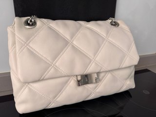 Bolso blanco acolchado Stradivarius