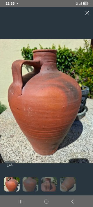 Cántaro de barro artesanal