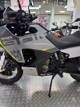 Husqvarna Norden 901 modelo 2026 - 29 kms - 3/2026