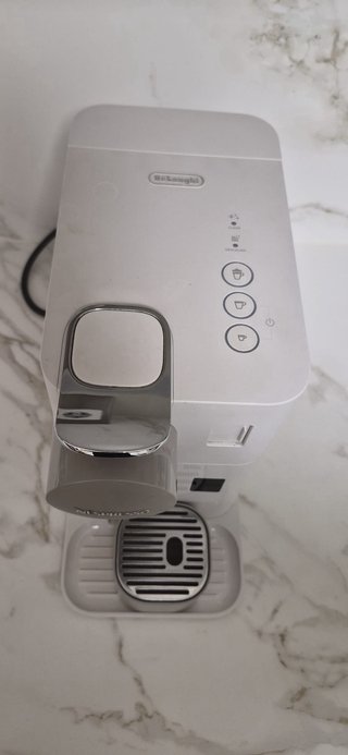 Cafetera Nespresso DeLonghi Lattissima One