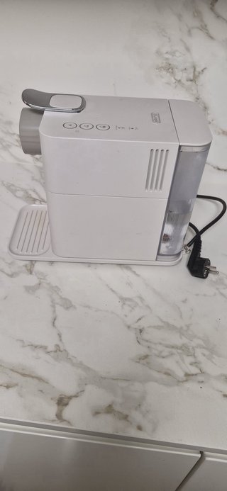 Cafetera Nespresso DeLonghi Lattissima One
