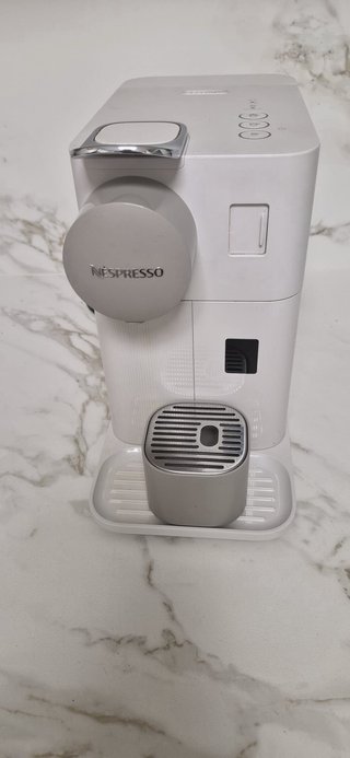 Cafetera Nespresso DeLonghi Lattissima One
