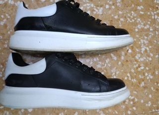 Alexander McQueen sneakers nere e bianche