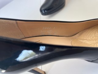 Zapatos de tacón negros charol