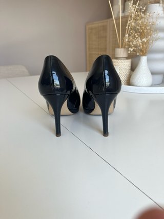 Zapatos de tacón negros charol