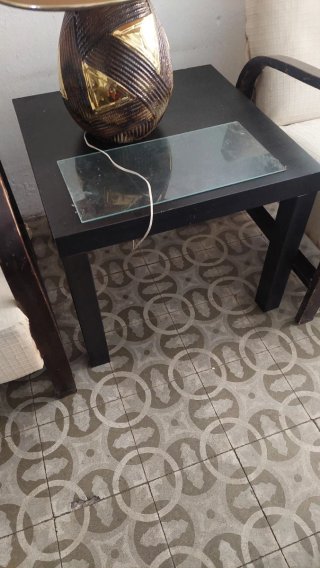 Mesa auxiliar Ikea.