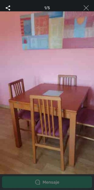 Mesa de comedor de madera con sillas