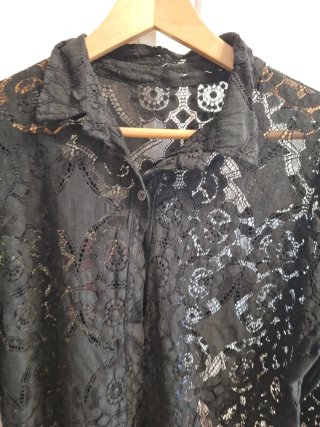 Blusa de encaje negra para mujer