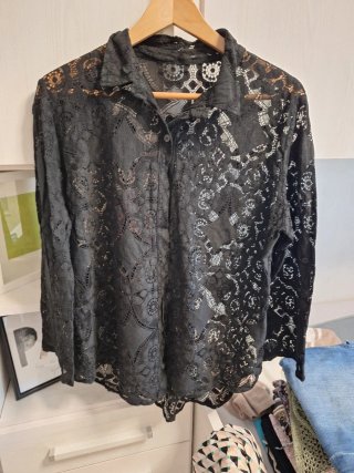 Blusa de encaje negra para mujer
