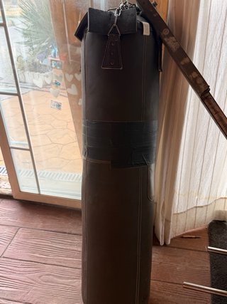 Saco de boxeo de cuero marrón 50 kg 1,30 cm