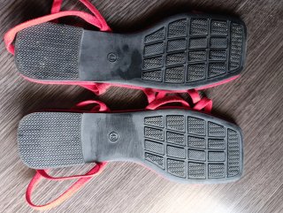 Sandalias rojas de tiras