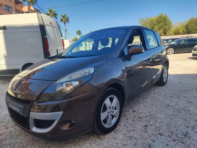 Renault Scénic 2011, foto 2
