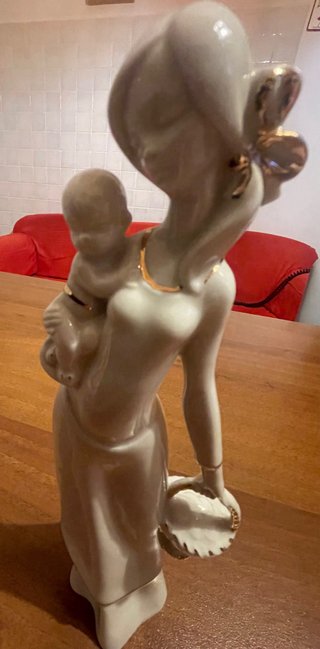 Statuina Kunst porzellan mamma bambino