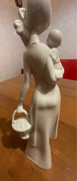 Statuina Kunst porzellan mamma bambino