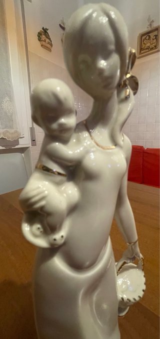 Statuina Kunst porzellan mamma bambino