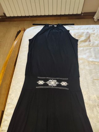 Mono negro con detalle plateado
