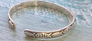 Pulsera de plata con peces