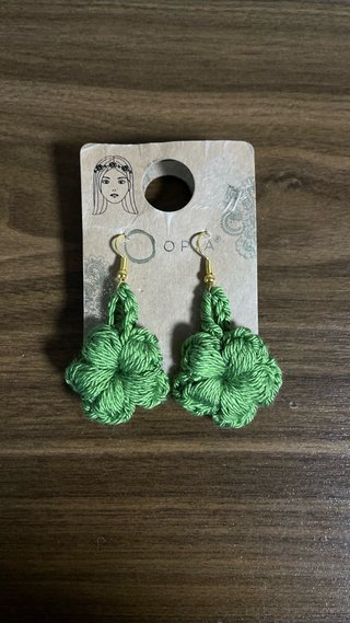Pendientes flor crochet rojos