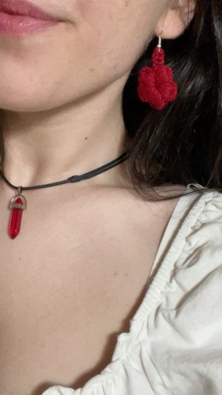 Pendientes flor crochet rojos