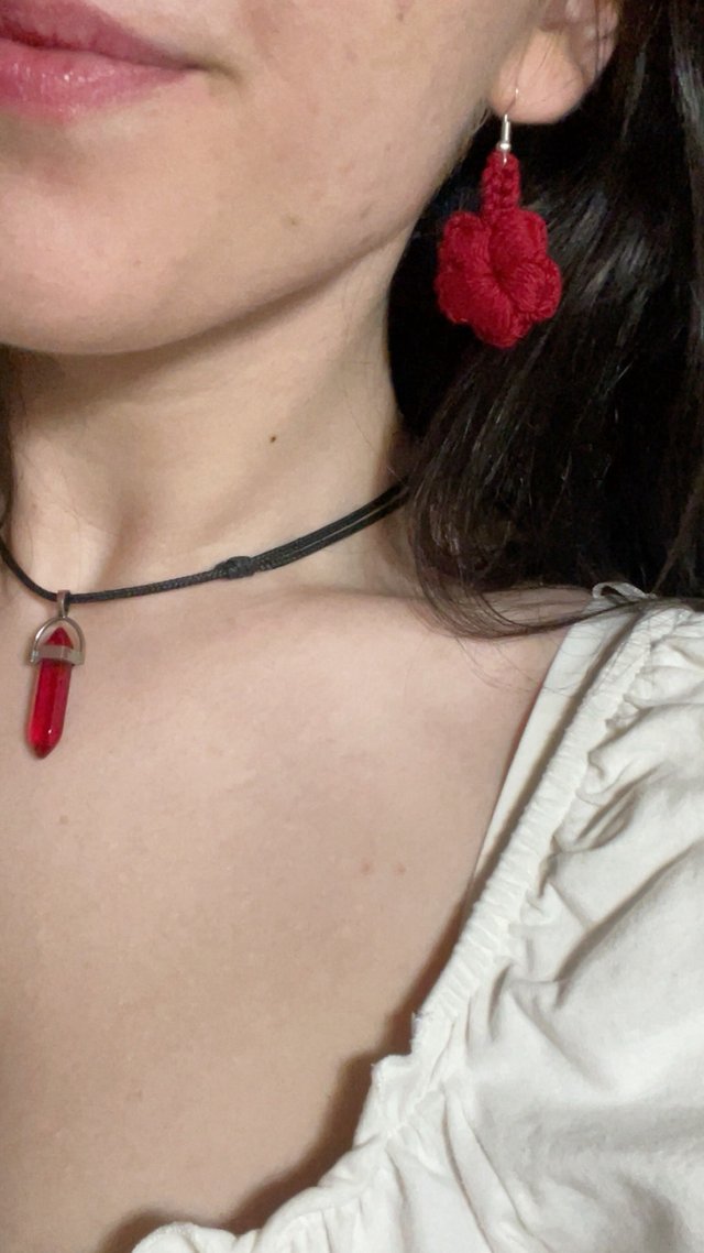 Pendientes flor crochet rojos