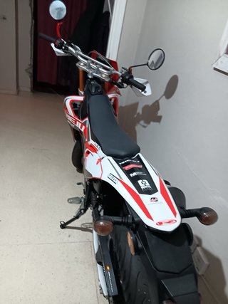Rieju Supermotard Roja y Blanca