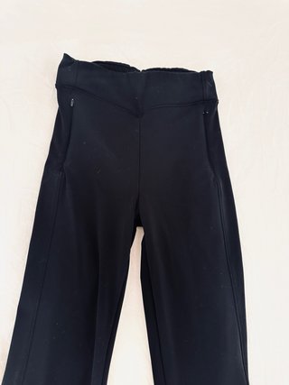 Pantalón Oysho negro acampanado
