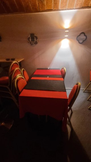 Mesa de barril con sillas