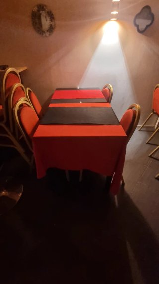 Mesa de barril con sillas