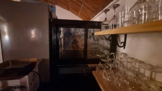 Mesa de barril con sillas